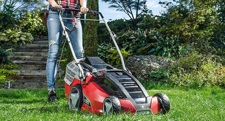 lawn mowing with an Einhell electric lawn mower